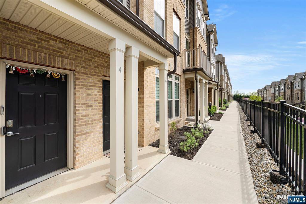 Wood Ridge, NJ 07075,4 Arnold DR #5302
