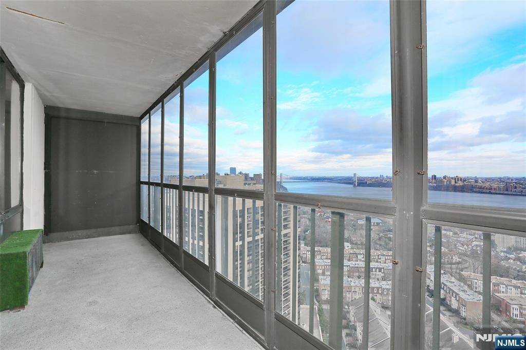 Cliffside Park, NJ 07020,300 Winston #2906