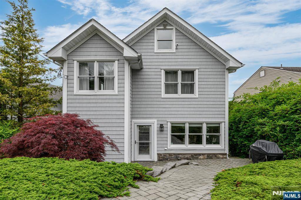 Hopatcong, NJ 07821,307 Squaw TRL