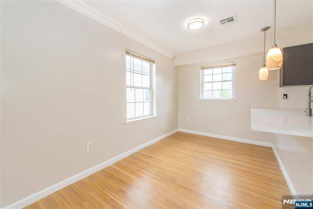 Newark, NJ 07103,279 Orange ST #3
