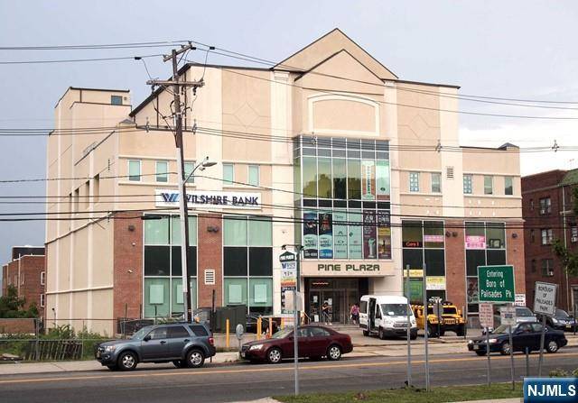 Palisades Park, NJ 07650,7 Broad AVE #201