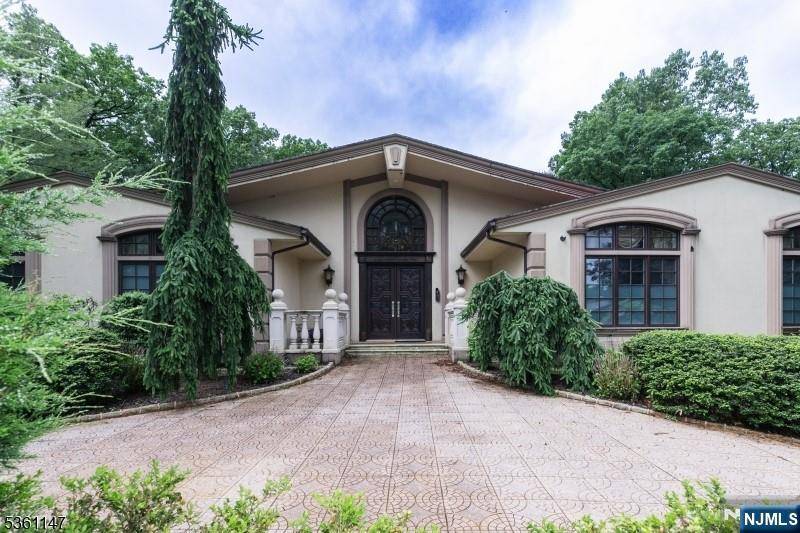 Livingston, NJ 07039,8 Driftwood DR