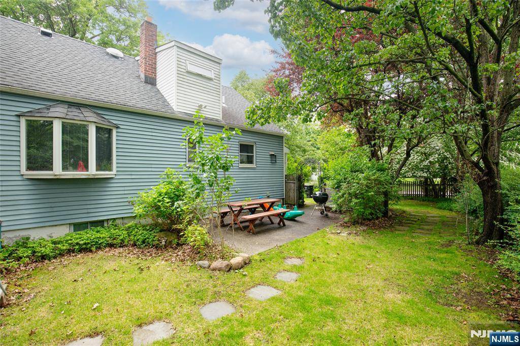 Paramus, NJ 07652,165 Hebberd AVE
