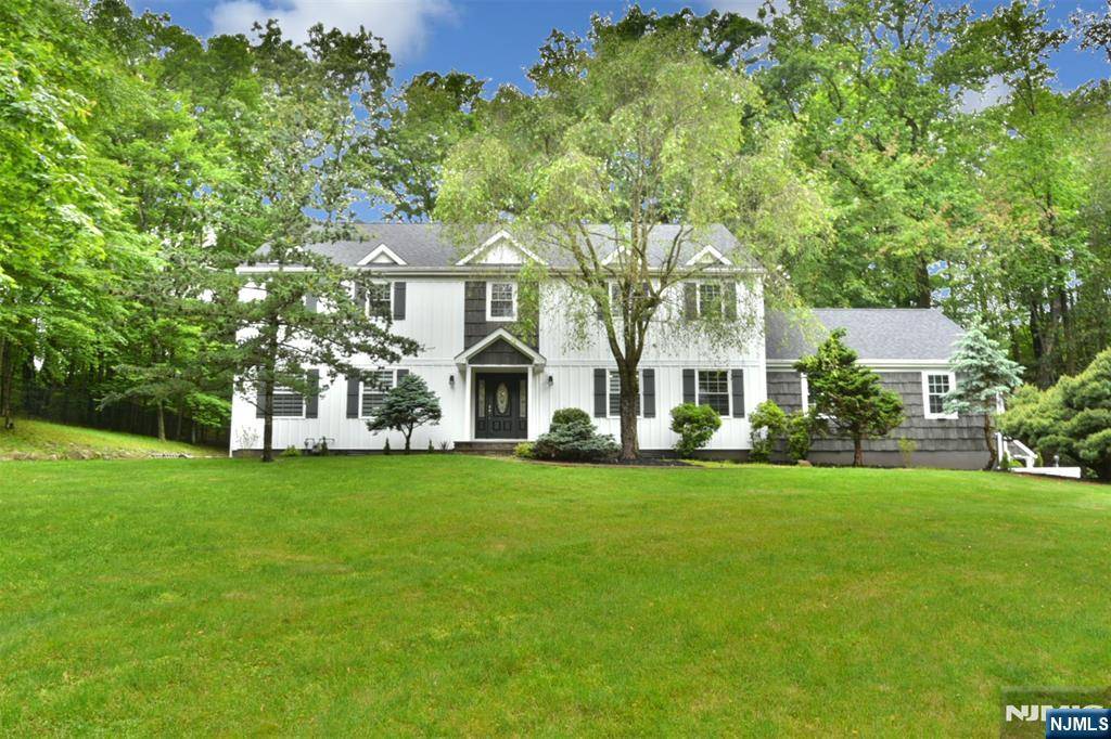 Saddle River, NJ 07458,4 Adams RD