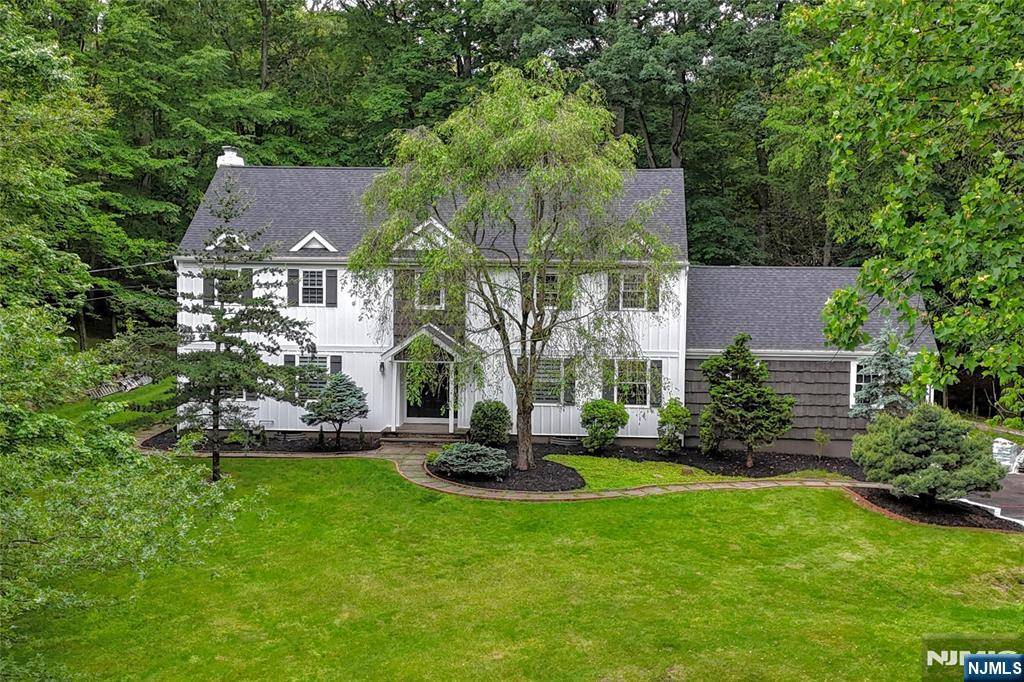 Saddle River, NJ 07458,4 Adams RD