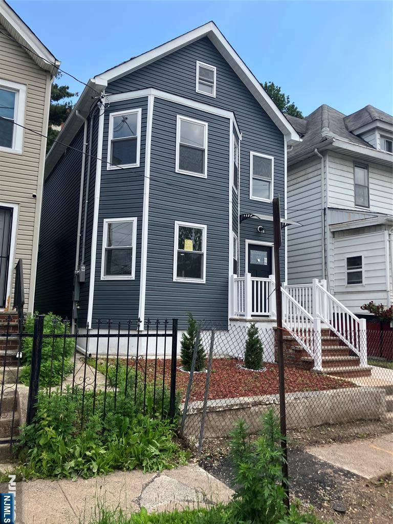 Irvington, NJ 07111,12 Cummings