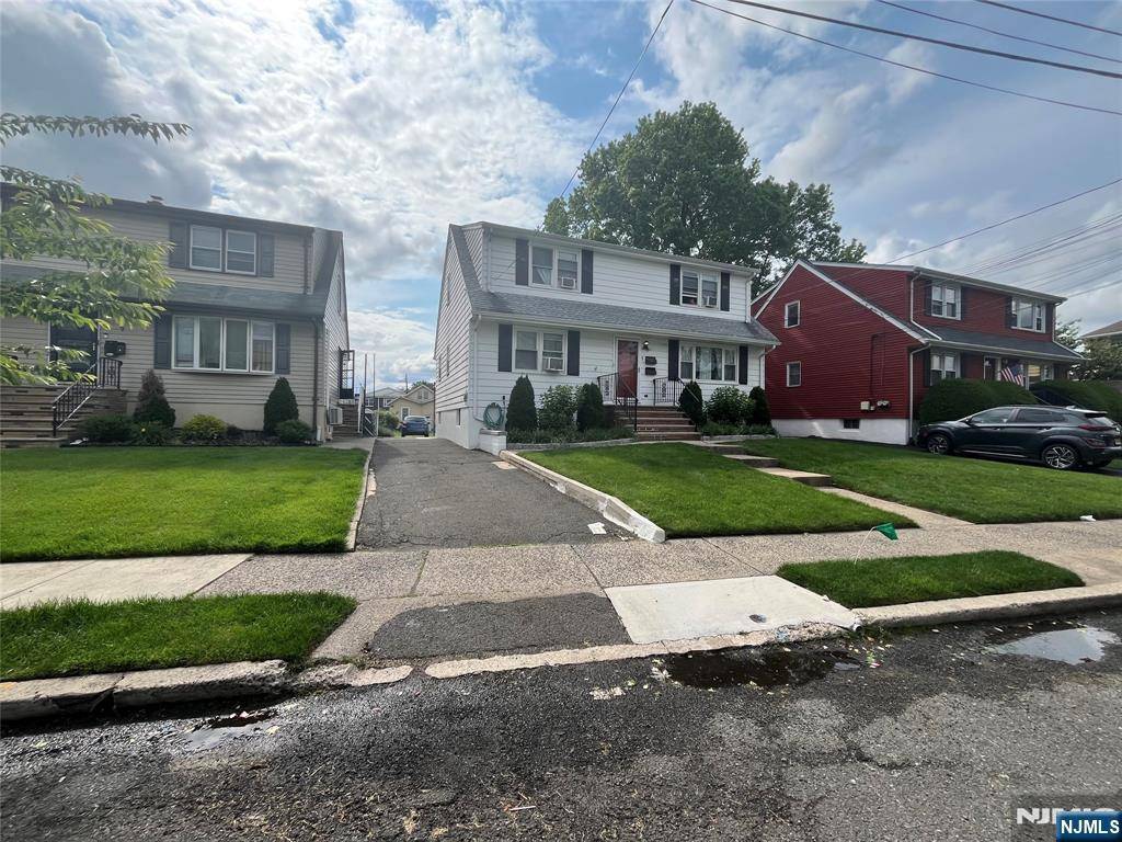 South Hackensack, NJ 07606,5 S Tuve LN #2nd Floor
