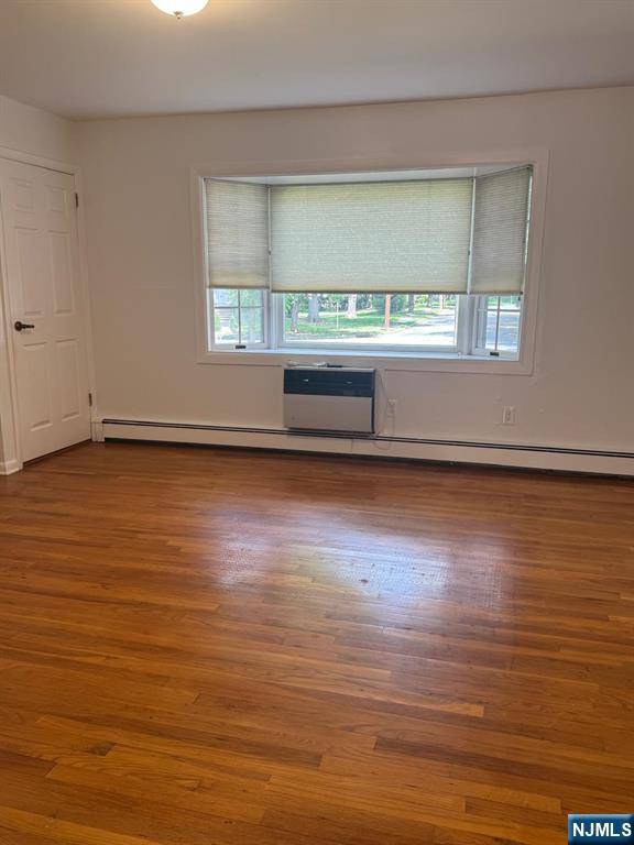 Paramus, NJ 07652,16 Shelby AVE #1st Fl