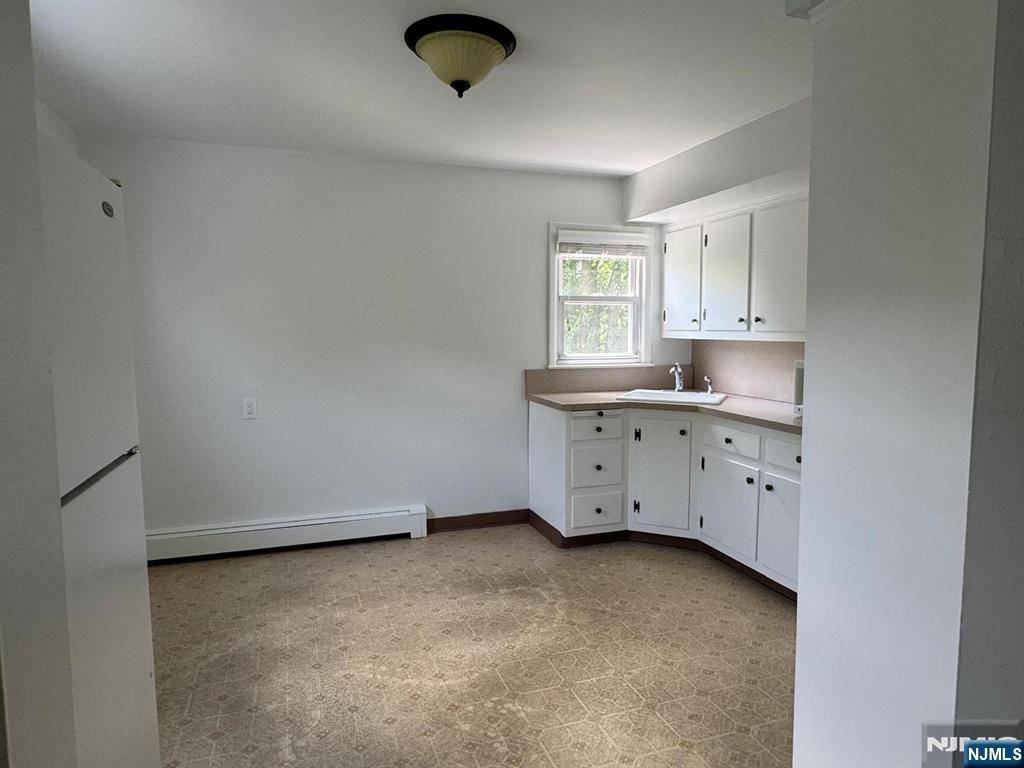 Paramus, NJ 07652,16 Shelby AVE #2nd Fl