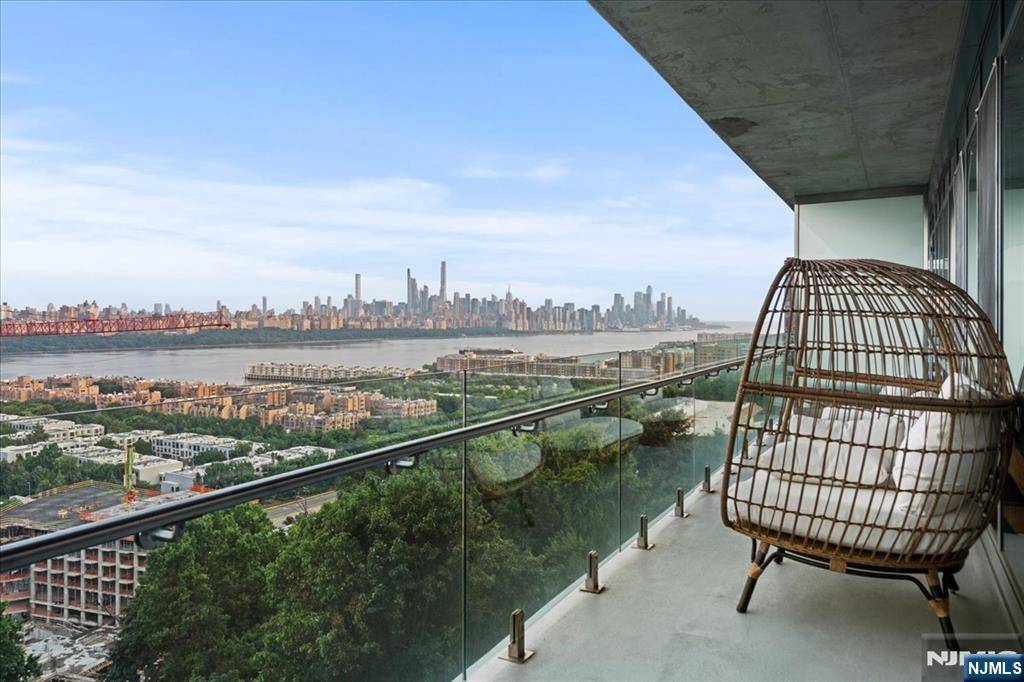 Cliffside Park, NJ 07010,320 Adolphus AVE #317
