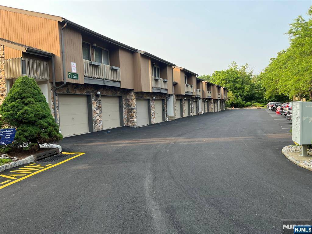 West Orange, NJ 07052,22 Meyer CT #1622