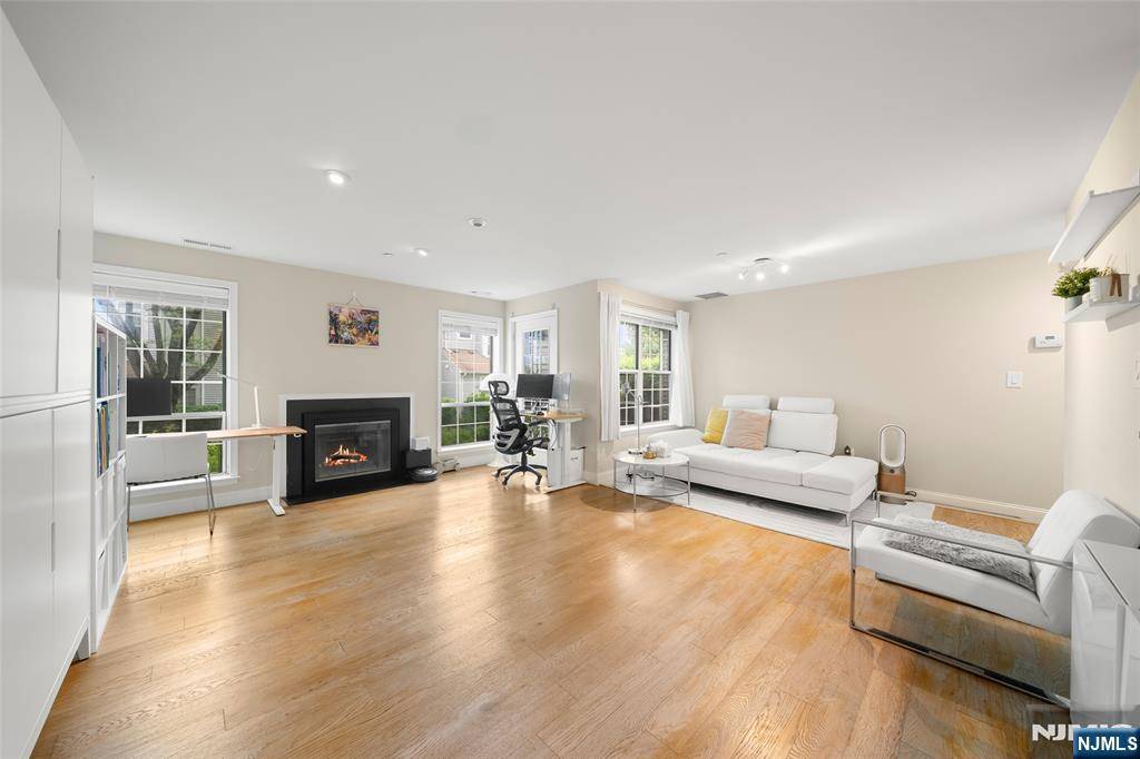 Englewood, NJ 07631,32 Mallard CT