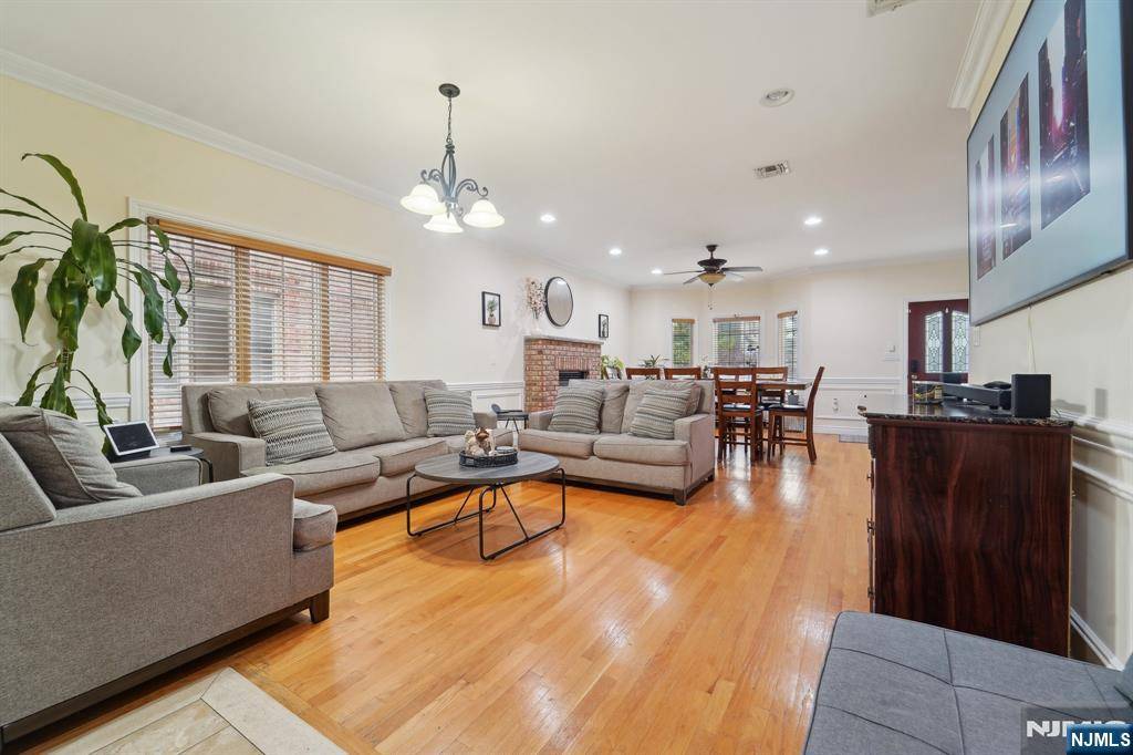 Cliffside Park, NJ 07010,411 Washington AVE