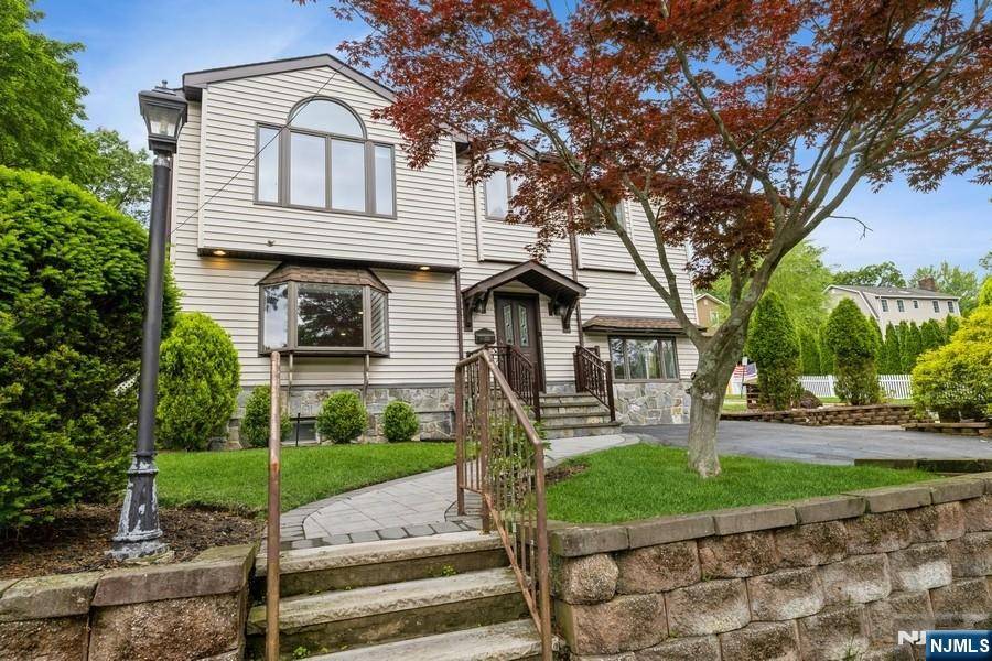 Cresskill, NJ 07626,123 Brookside AVE