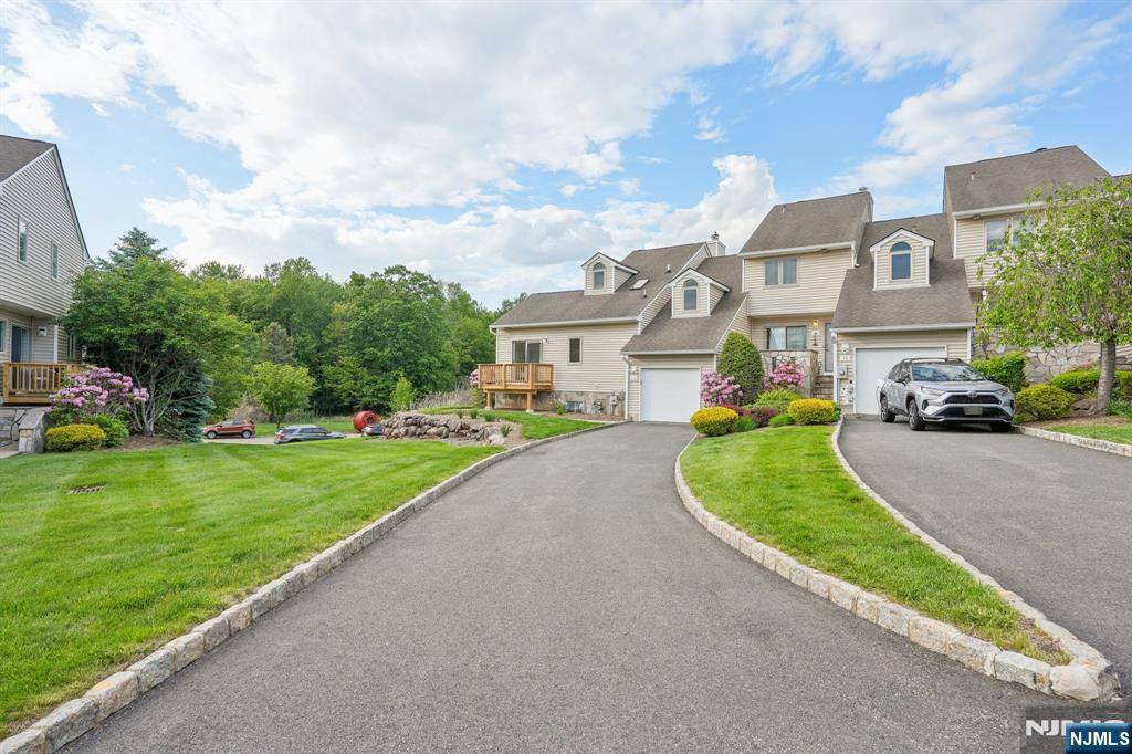 West Orange, NJ 07052,76 Davey DR