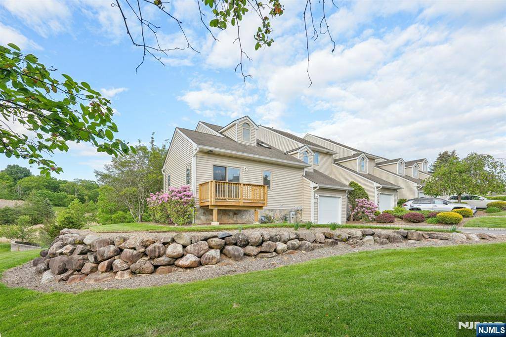 West Orange, NJ 07052,76 Davey DR