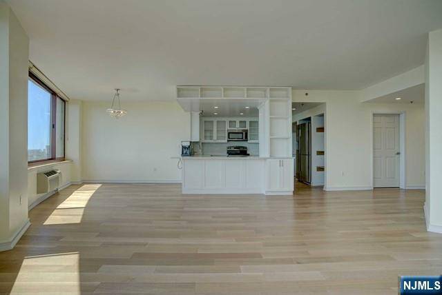 Fort Lee, NJ 07024,100 Old Palisade RD #2605