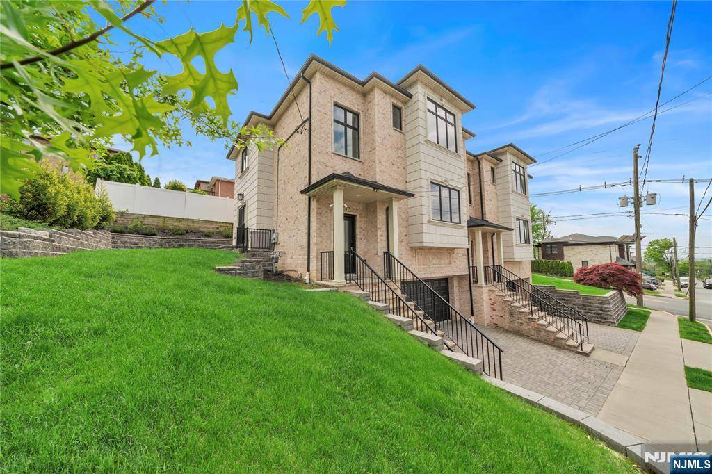 Palisades Park, NJ 07650,319 E Central BLVD #A