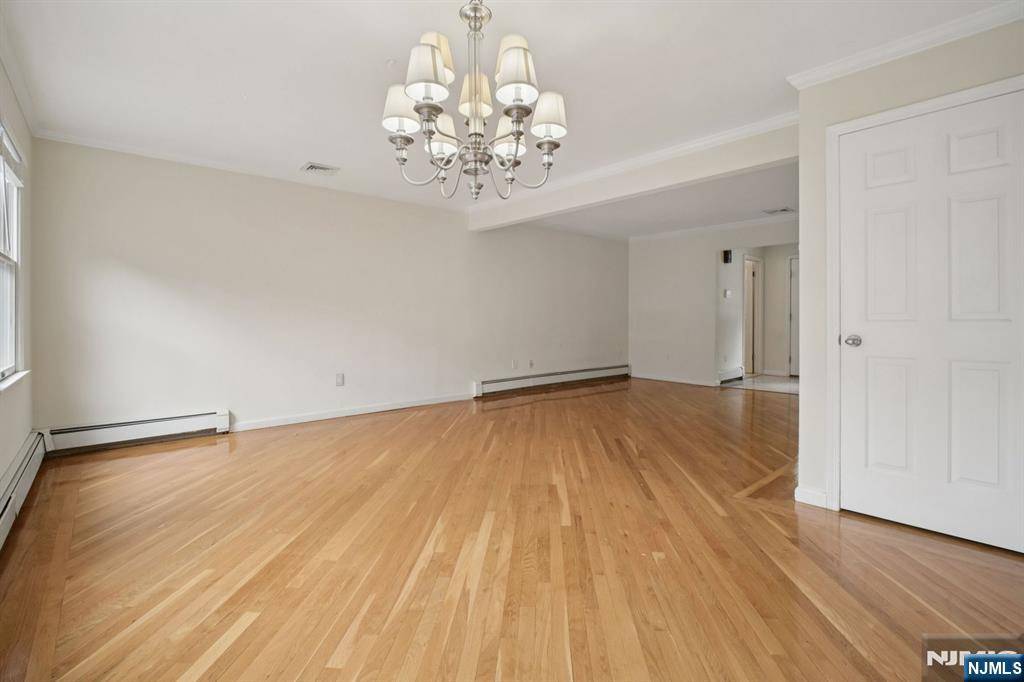 Clifton, NJ 07013,607 Grove ST