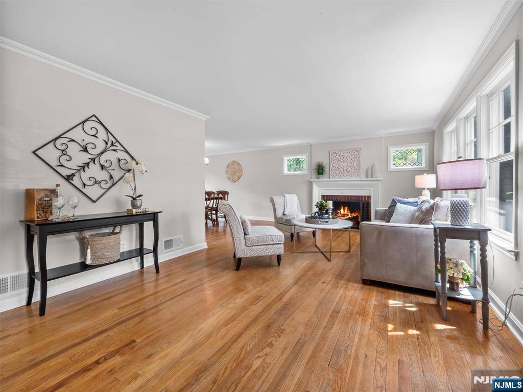 Ramsey, NJ 07446,54 Jean ST