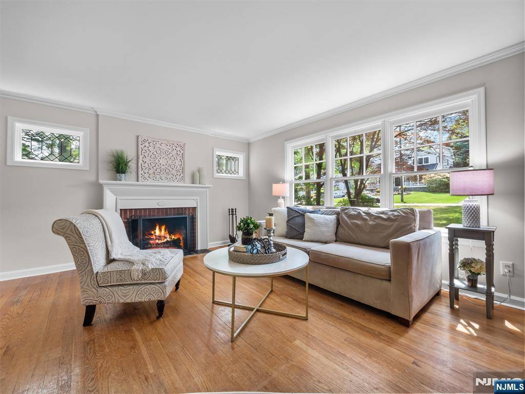 Ramsey, NJ 07446,54 Jean ST