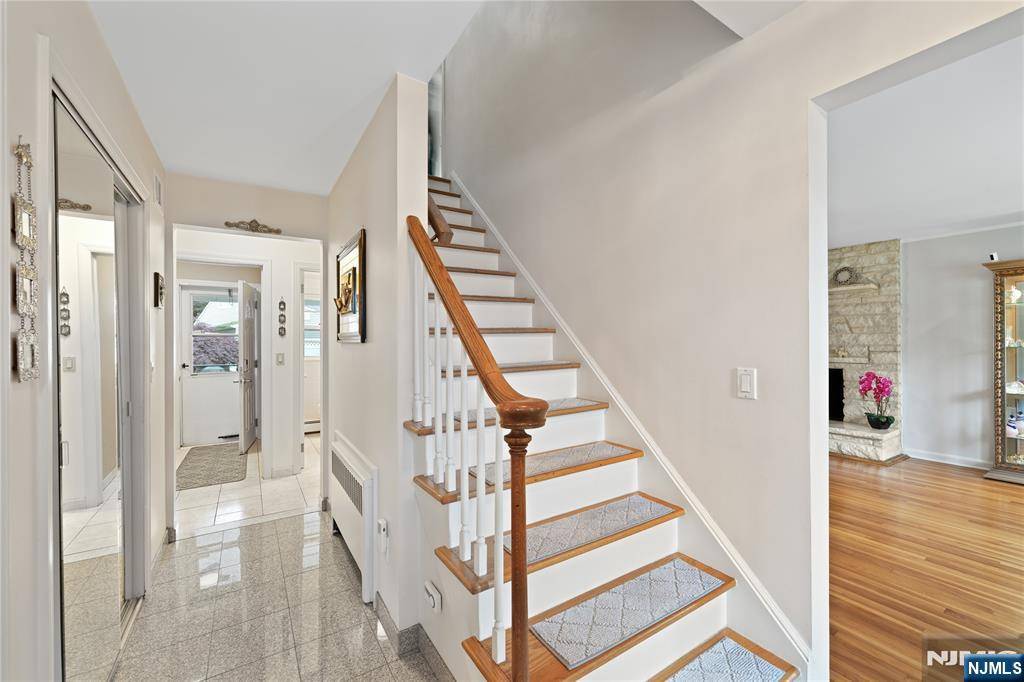 Clifton, NJ 07013,187 Notch RD