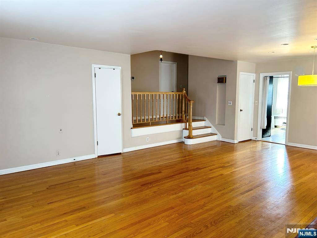 Fort Lee, NJ 07024,1526 11th ST