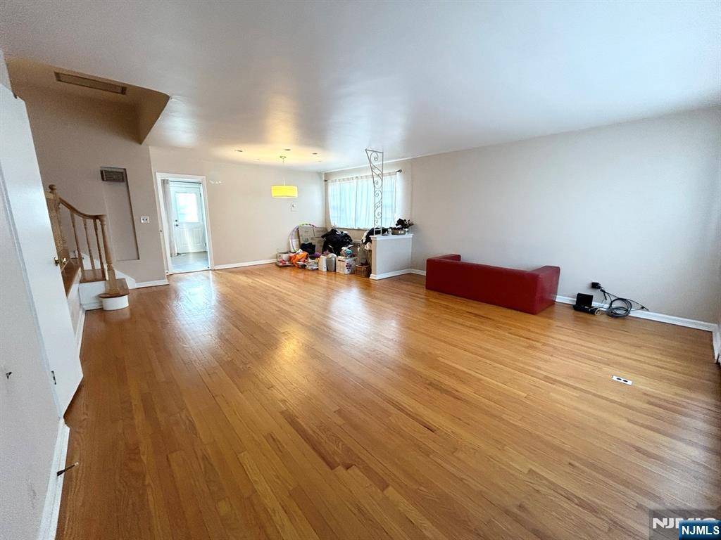 Fort Lee, NJ 07024,1526 11th ST