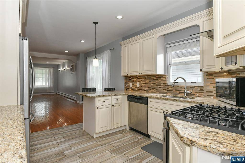 Saddle Brook, NJ 07663,492 Victor ST #1st Floor