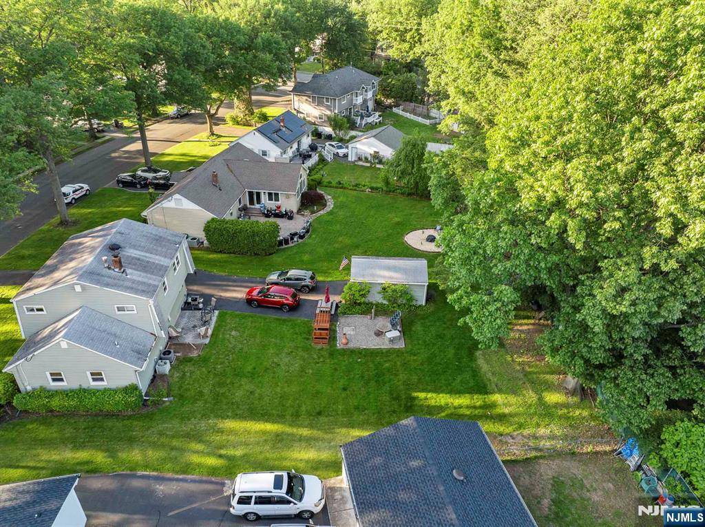Paramus, NJ 07652,438 Gregory RD