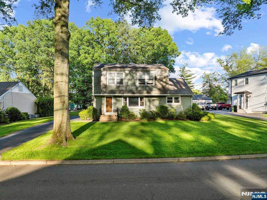 Paramus, NJ 07652,438 Gregory RD