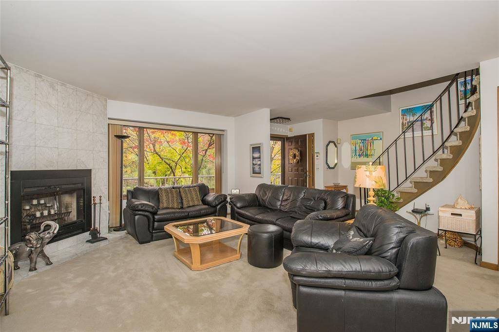 Clifton, NJ 07013,900 Valley RD #G2