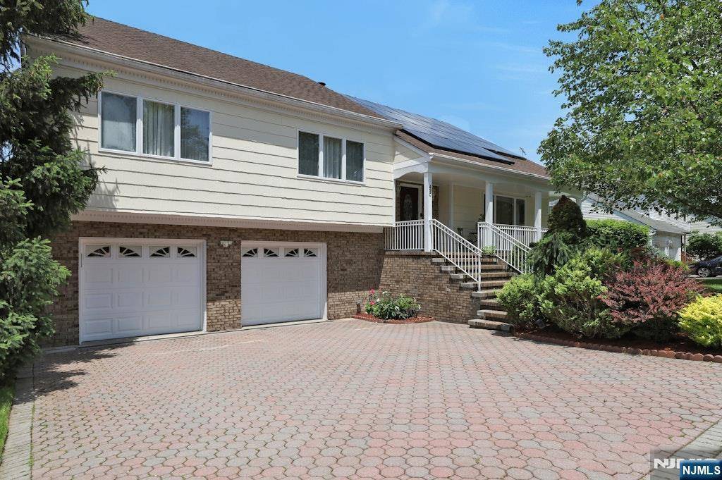 Leonia, NJ 07605,420 Golf Course DR