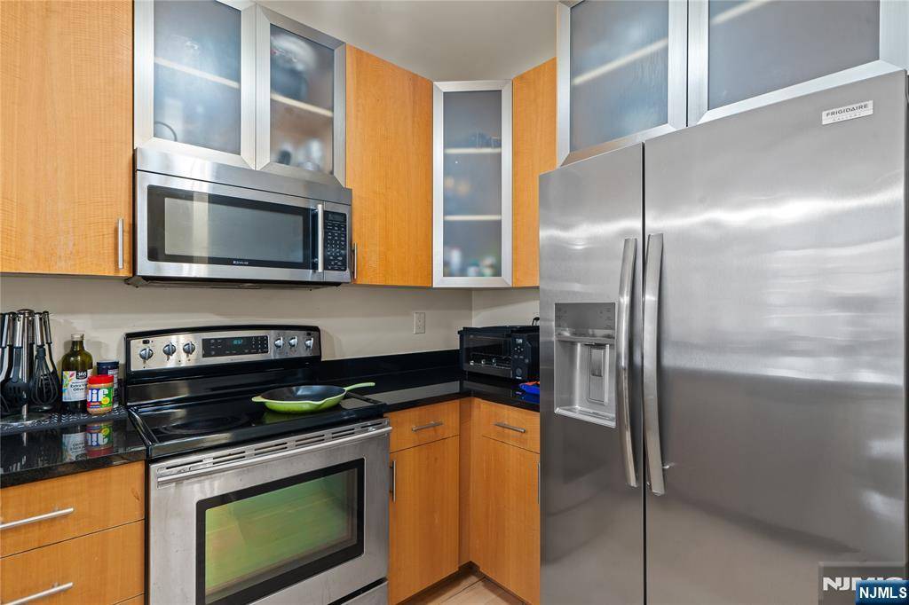 West New York, NJ 07093,24 Ave At Port Imperial #416