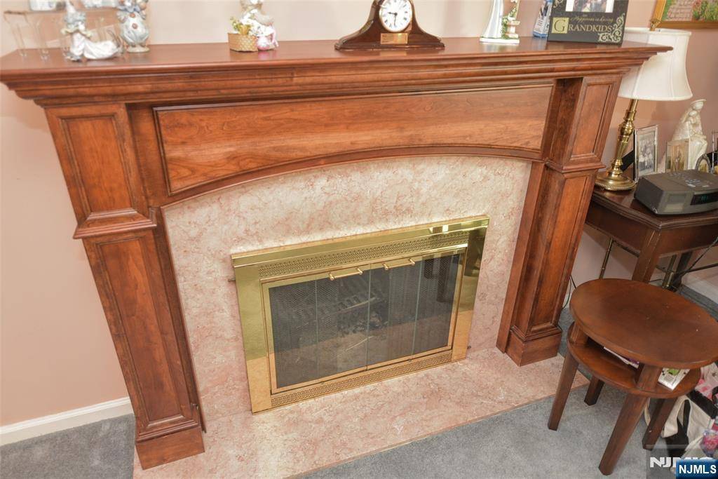 Waldwick, NJ 07463,151 Bergen AVE