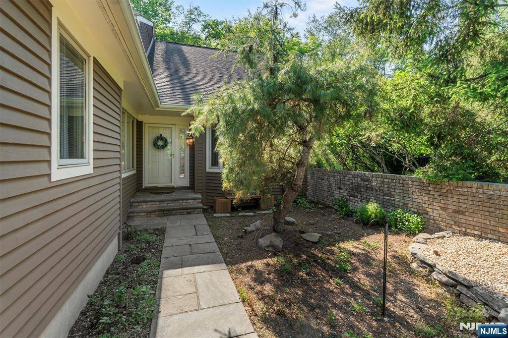 Mahwah, NJ 07430,250 Westervelt LN