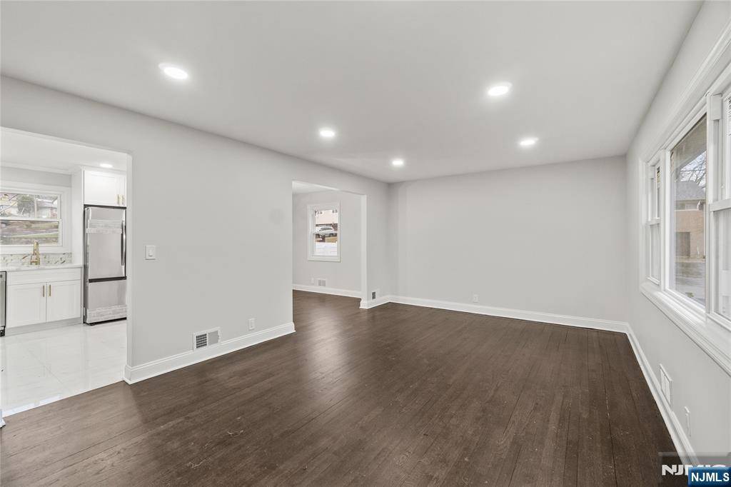 Little Falls, NJ 07424,14 Lynn PL