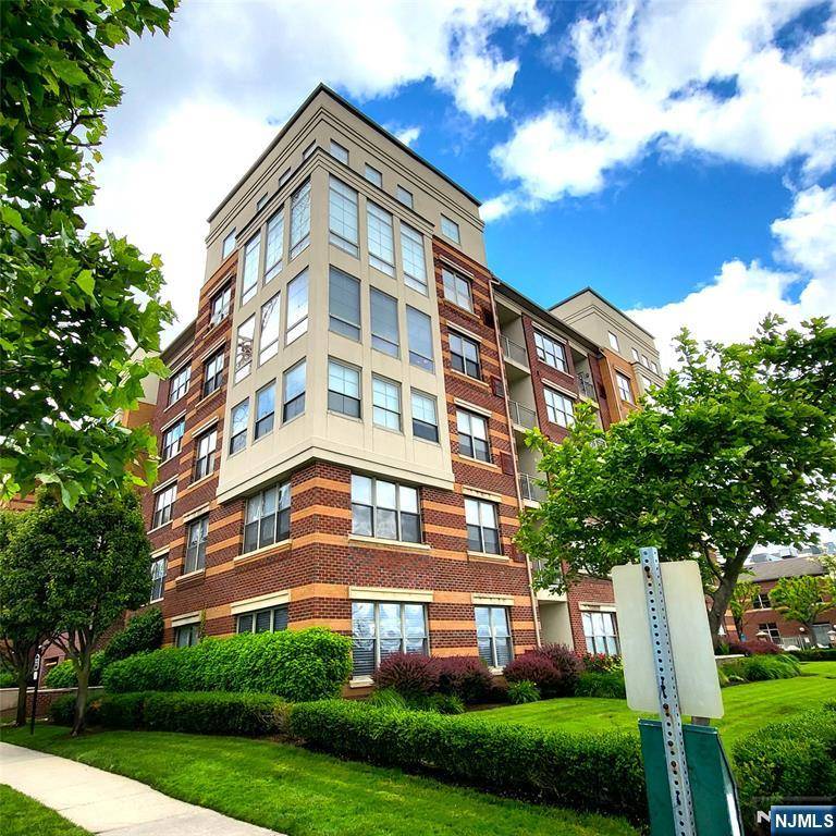 West New York, NJ 07093,26 Ave At Port Imperial #210
