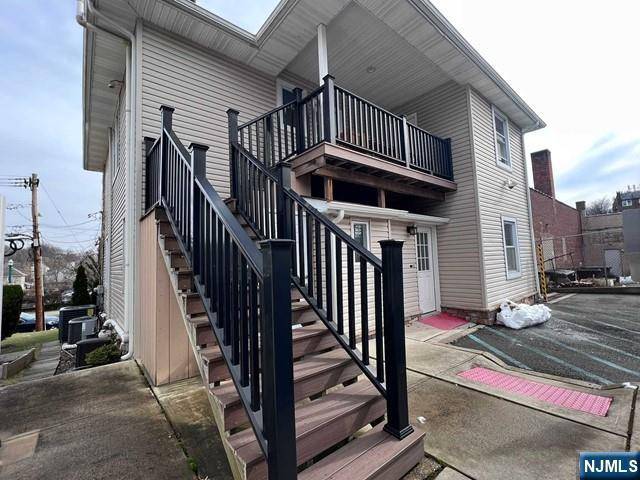 Teaneck, NJ 07666,818 Garrison AVE #2