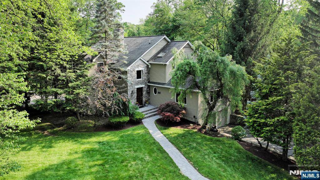 Upper Saddle River, NJ 07458,24 Old Chimney RD