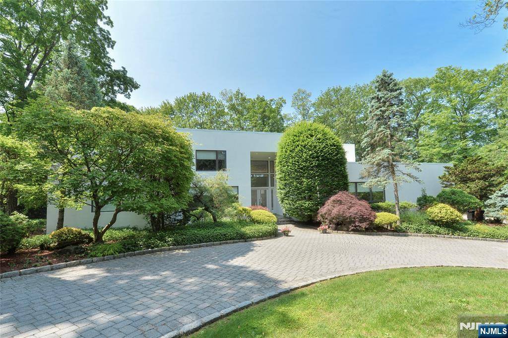 Woodcliff Lake, NJ 07677,21 Hunter RDG