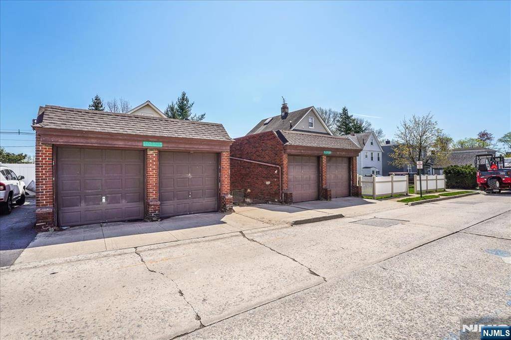 Ridgefield Park, NJ 07660,176 Teaneck RD
