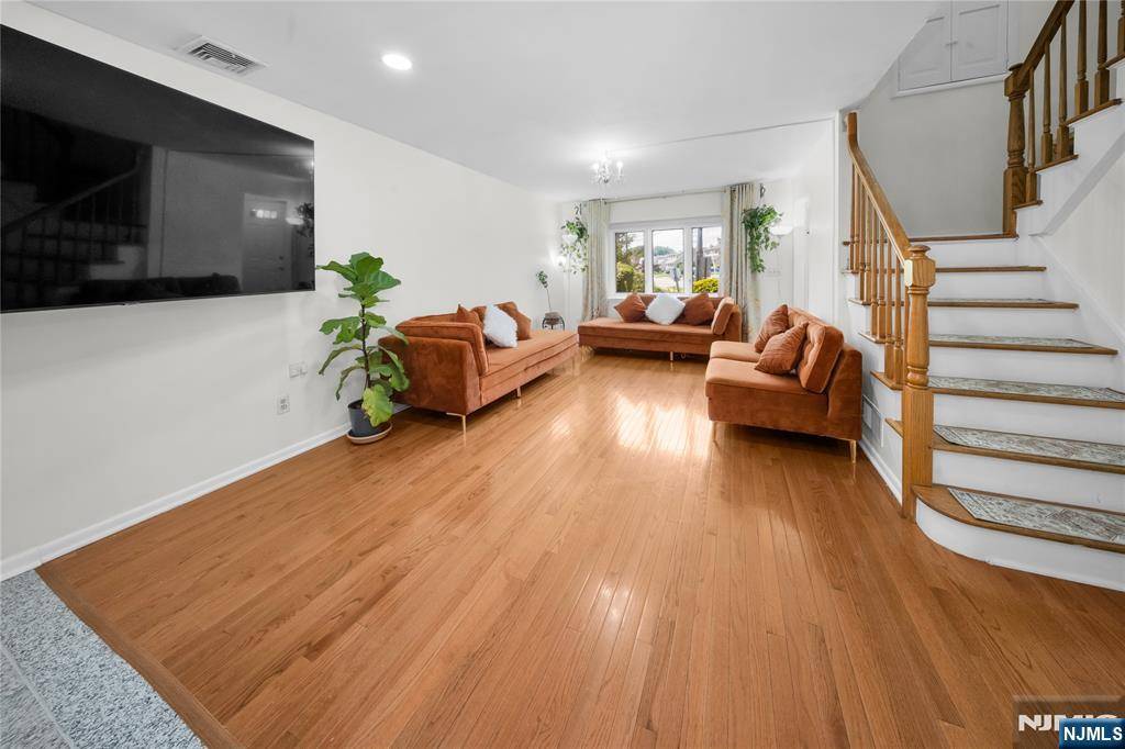 Fair Lawn, NJ 07410,8-21 Creek CT