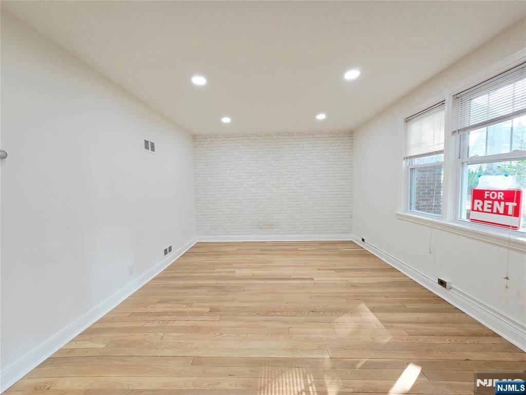 Ridgefield, NJ 07657,328 Shaler BLVD #1ST FL