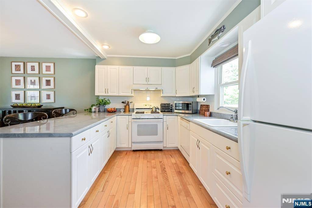 Dumont, NJ 07628,101 Hillcrest DR