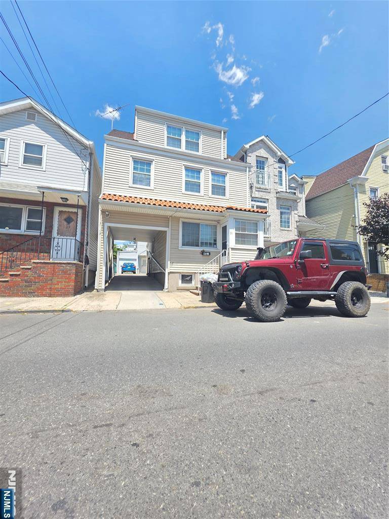 Newark, NJ 07105,91 Barbara ST