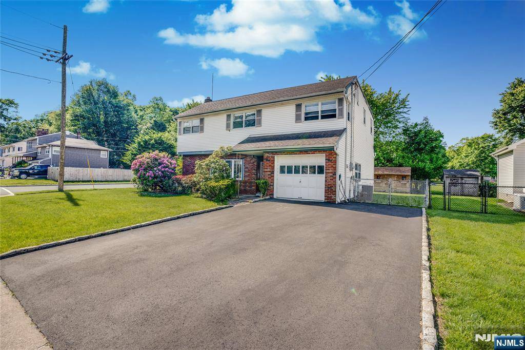 Dumont, NJ 07628,73 White Beeches DR