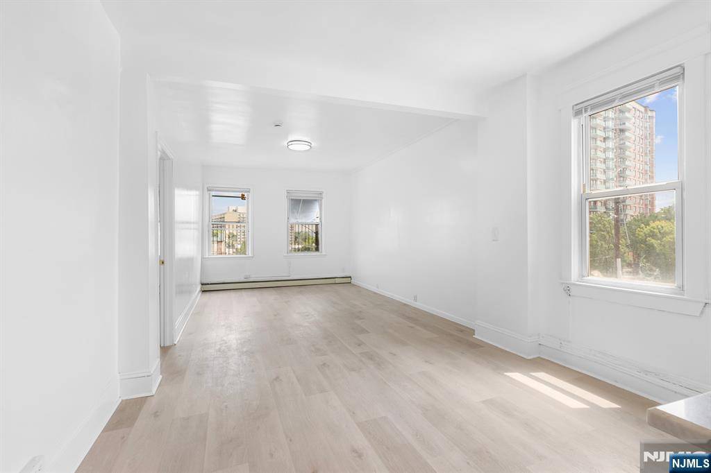 Edgewater, NJ 07020,10 Dempsey AVE