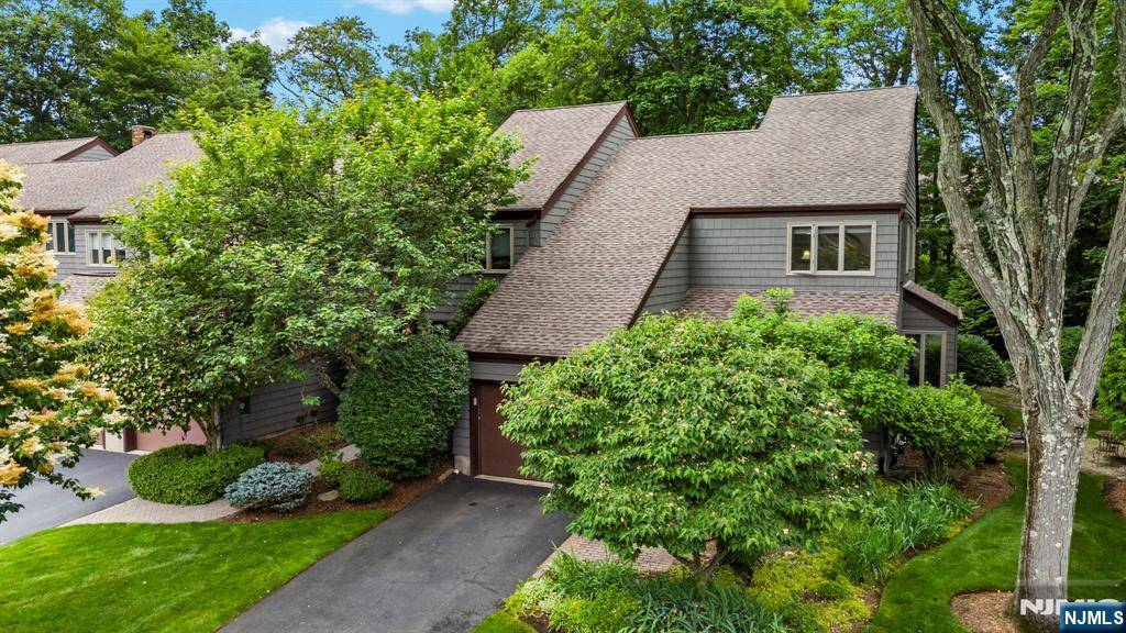 Mahwah, NJ 07430,11 Indian Field CT