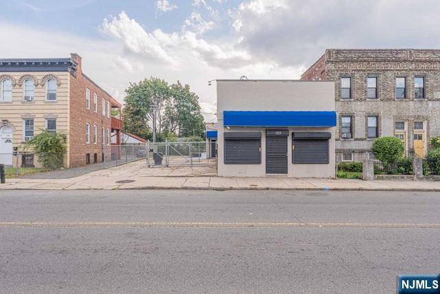 East Orange, NJ 07018,123 Tremont AVE